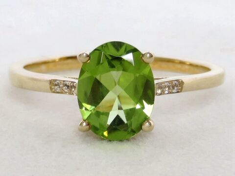 9k Yellow Gold 1.65ct Peridot & White Sapphire Ring