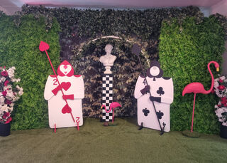 Alice In Wonderland Hedge