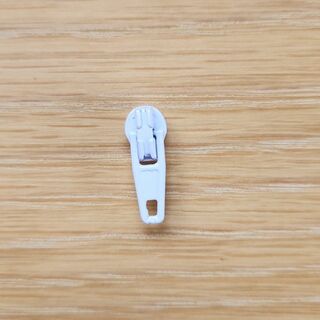 #3 white zipper pull
