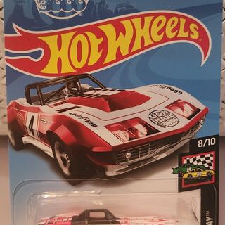 Hot Wheels Race Day 8/10 1969 Corvette Racer - Gum Ball