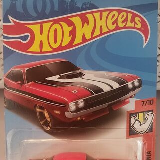 Hot Wheels Muscle Mania 7/10 1970 Dodge Hemi Challenger - Red