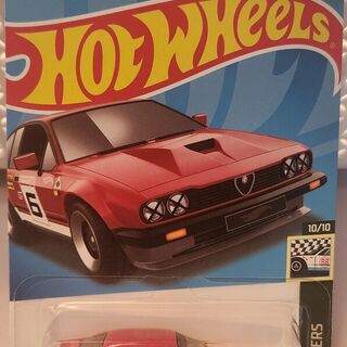 Hot Wheels Retro Racers 10/10 Alfa Romeo GTV6 3.0 - Red